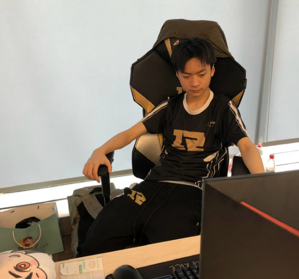 乐动官方网址Uzi关键时刻高光表现，德国队助力球队获胜！的简单介绍乐动官方网址